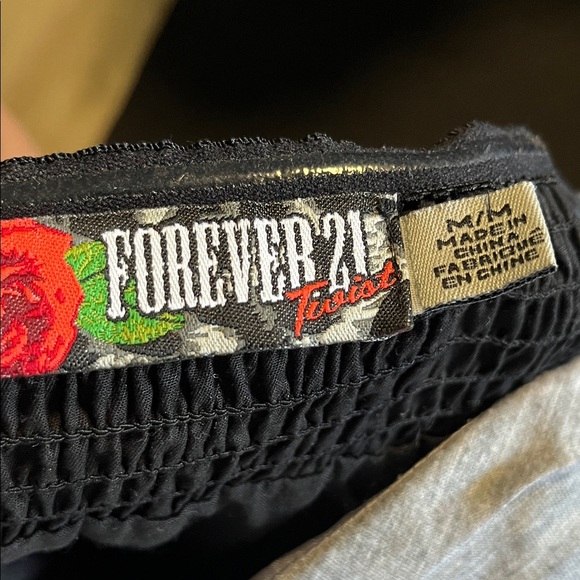 Forever 21 Black and Gray Floral Detail - Picture 2 of 2